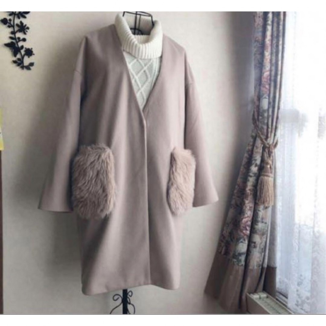 ポケットフェイクファーVネックコート ピンク レディースのジャケット/アウター(毛皮/ファーコート)の商品写真