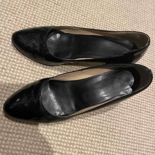 コールハーン(Cole Haan)の美品！コールハーン　定番エナメルパンプス　24.5（表記サイズ8B）卒業式にも！(ハイヒール/パンプス)