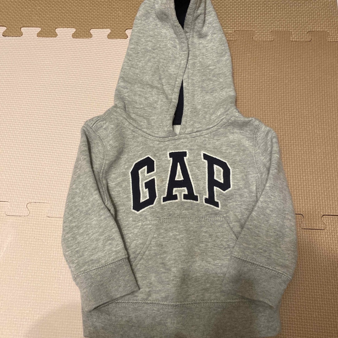 GAP(ギャップ)のGAP フード付きトレーナー【12-18months】 キッズ/ベビー/マタニティのベビー服(~85cm)(トレーナー)の商品写真