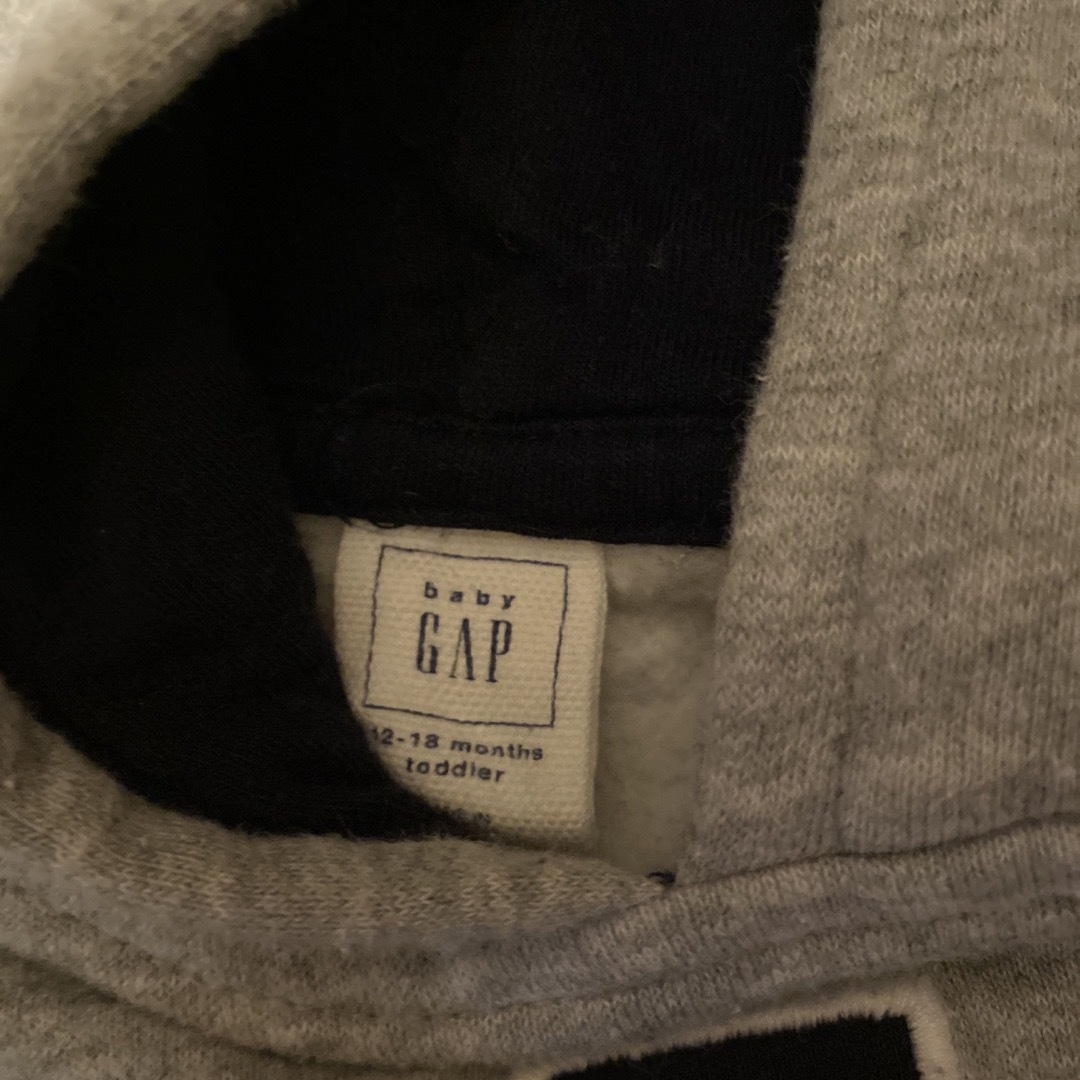 GAP(ギャップ)のGAP フード付きトレーナー【12-18months】 キッズ/ベビー/マタニティのベビー服(~85cm)(トレーナー)の商品写真