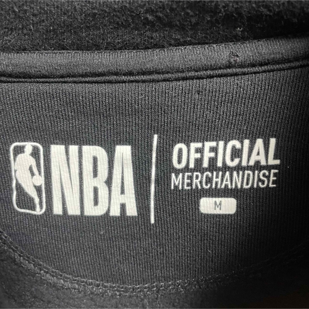 NBA  76SIXERS プルオーバーパーカー　メンズMサイズ メンズのトップス(パーカー)の商品写真