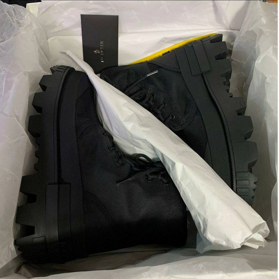 MONCLER(モンクレール)のMONCLER HYKE  HYKE DESERTYX ANKLE BOOTS メンズの靴/シューズ(ブーツ)の商品写真