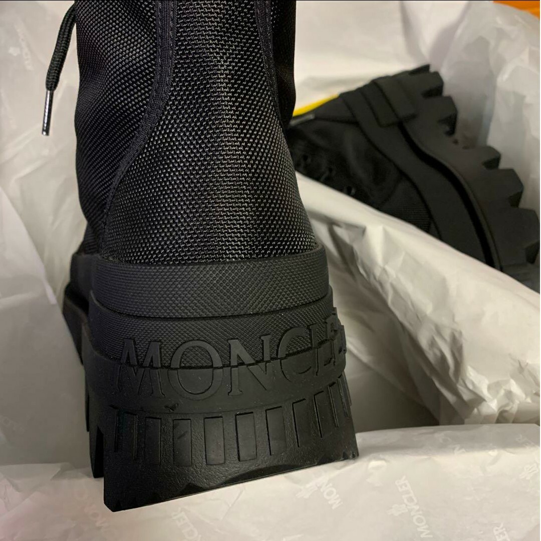 MONCLER(モンクレール)のMONCLER HYKE  HYKE DESERTYX ANKLE BOOTS メンズの靴/シューズ(ブーツ)の商品写真