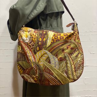 サルヴァトーレフェラガモ(Salvatore Ferragamo)の希少モデル Salvatore ferragamo 大容量ショルダーバッグ(ショルダーバッグ)