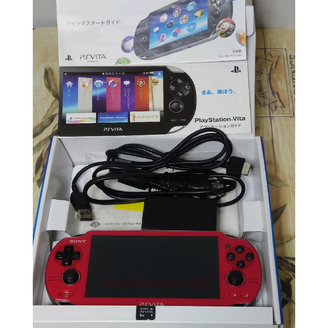 PlayStation Vita(プレイステーションヴィータ)のPlayStation®Vita コズミック・レッド  PCH-1000 レア エンタメ/ホビーのゲームソフト/ゲーム機本体(携帯用ゲーム機本体)の商品写真