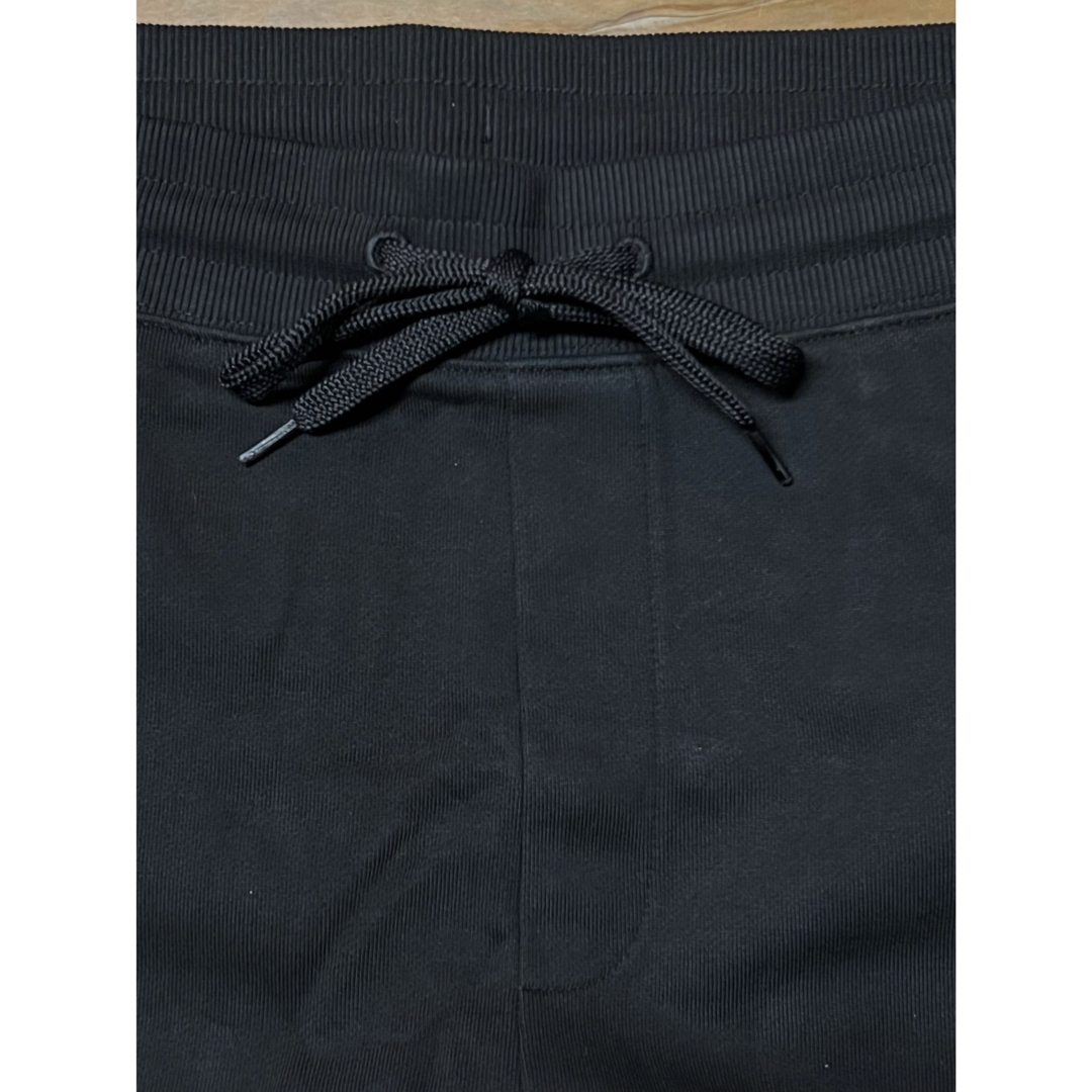 HUGO BOSS(ヒューゴボス)のヒューゴボス  新品未使用　XL  スウェットパンツ　パンツ　黒　HUGO  メンズのパンツ(その他)の商品写真
