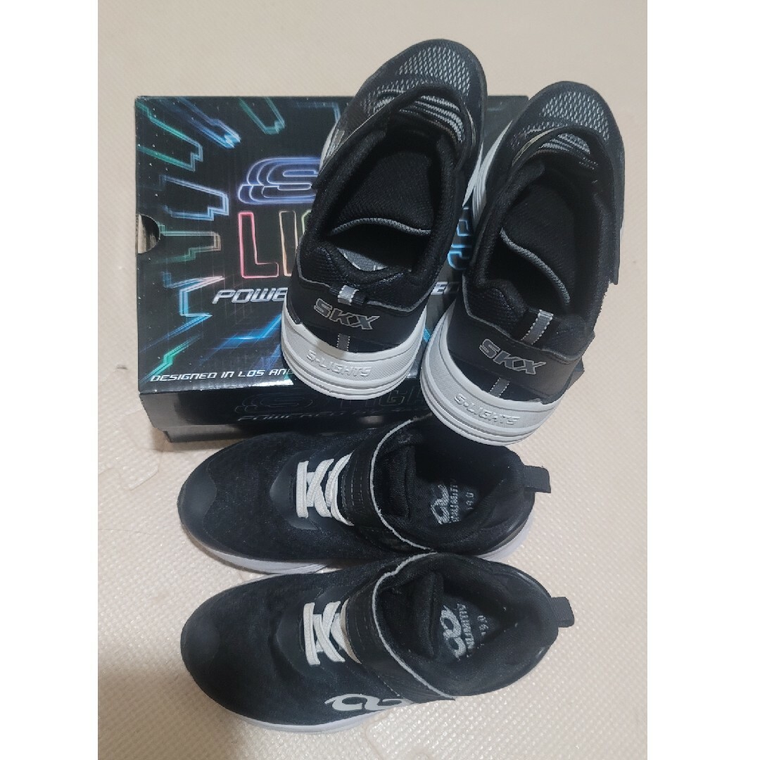 SKECHERS(スケッチャーズ)のスニーカー 19センチ 2足 キッズ/ベビー/マタニティのキッズ靴/シューズ(15cm~)(スニーカー)の商品写真