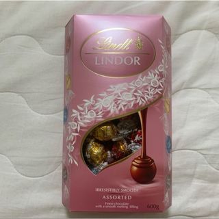 リンツ(Lindt)のリンツ　チョコレート　リンドール　ピンク　バレンタイン　ギフト　食品　コストコ(菓子/デザート)