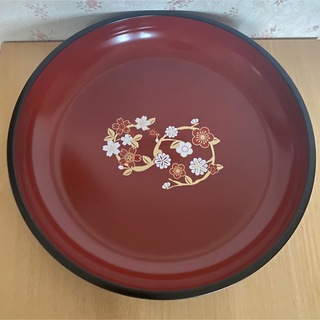 梅の花と桜柄の菓子鉢(漆芸)