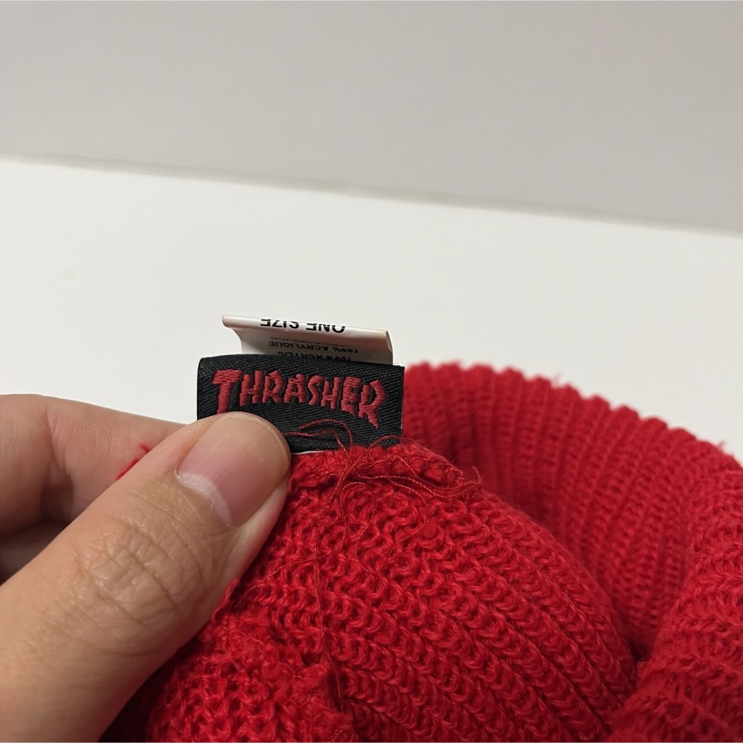 THRASHER(スラッシャー)のINDEPENDENT × THRASHER BEANIE Red メンズの帽子(ニット帽/ビーニー)の商品写真