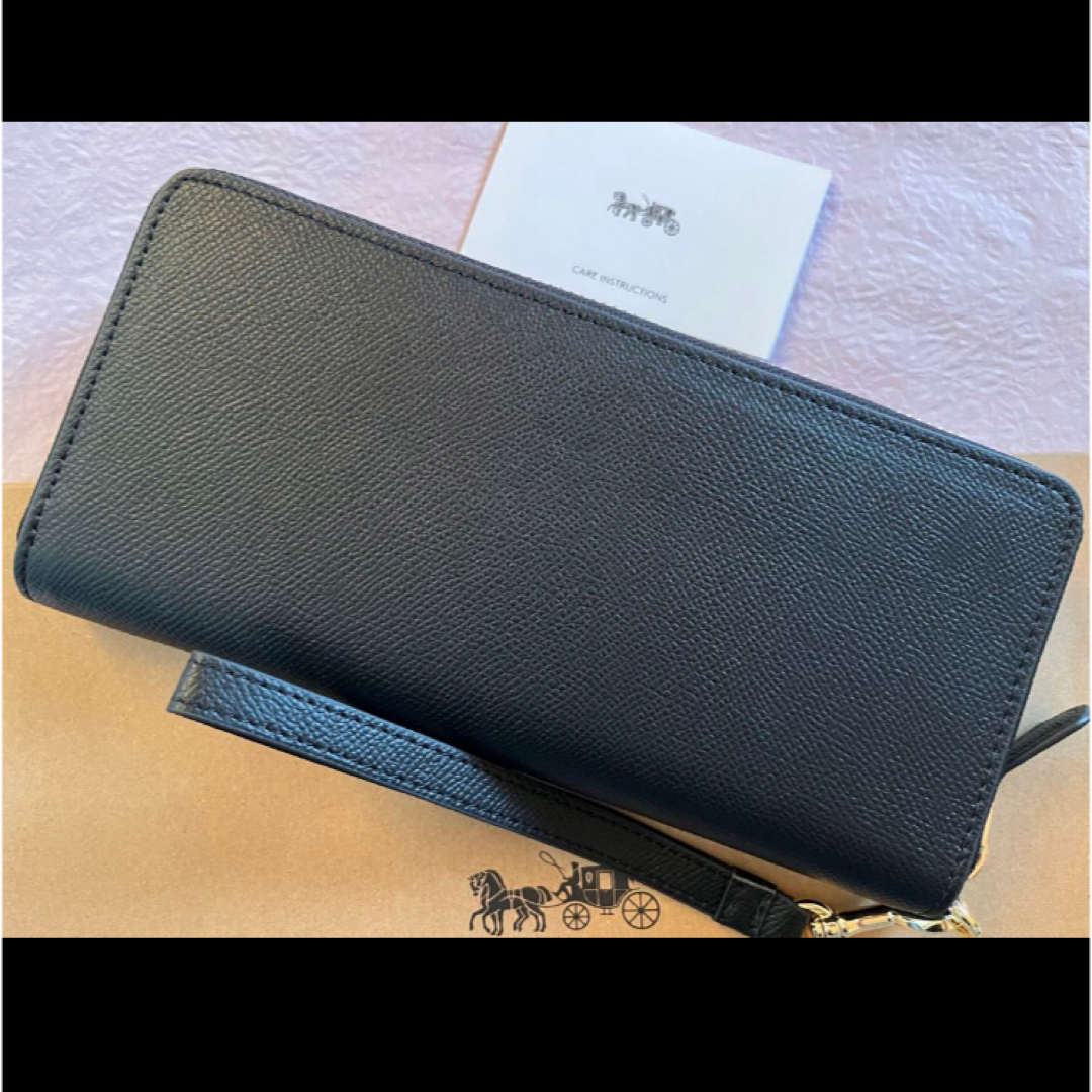 COACH(コーチ)の新品　COACH 長財布　ブラック　ワンポイント　ラウンドファスナー　小銭入れ有 レディースのファッション小物(財布)の商品写真