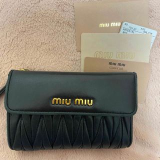 ミュウミュウ(miumiu)のmiumiu ミュウミュウ 財布 二つ折り マテラッセ(財布)