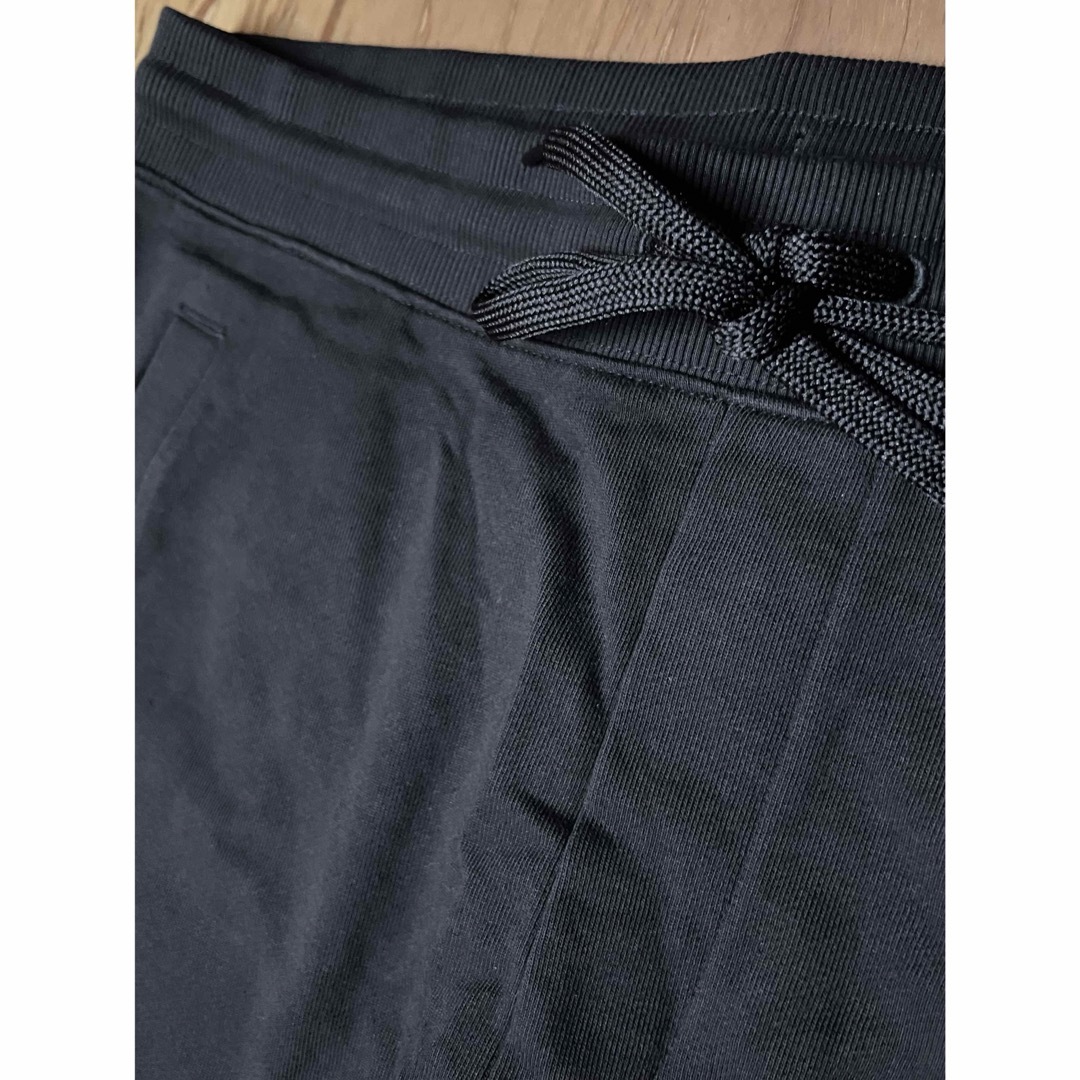 HUGO BOSS(ヒューゴボス)のヒューゴボス  新品未使用　XXL  スウェットパンツ　パンツ　黒　HUGO メンズのパンツ(その他)の商品写真