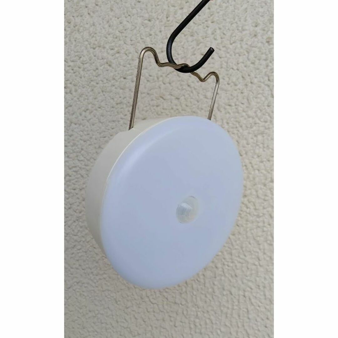 アイリスオーヤマ(アイリスオーヤマ)のLEDセンサーライト 乾電池 人感センサー付（アイリスオーヤマ） インテリア/住まい/日用品のライト/照明/LED(その他)の商品写真