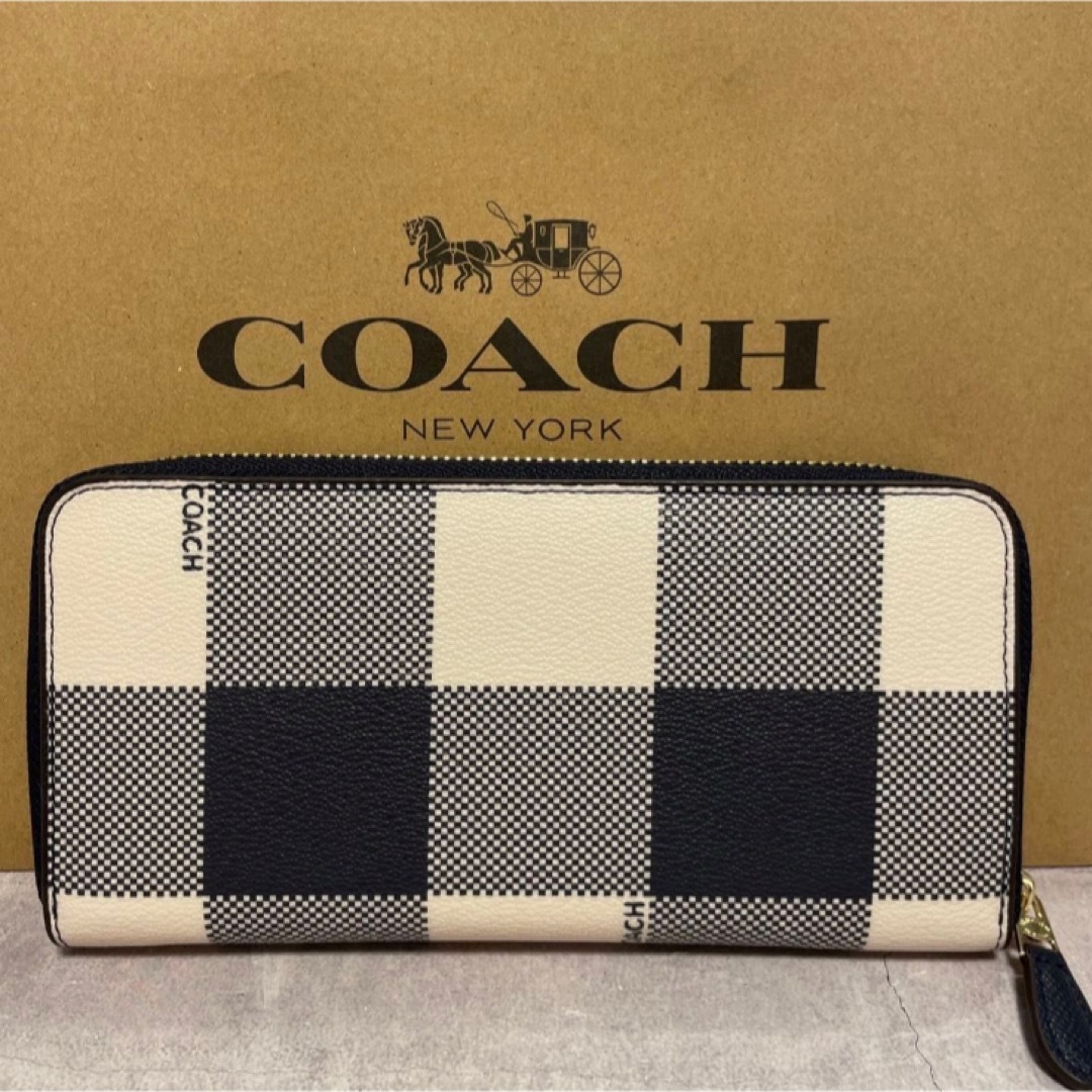 COACH(コーチ)の新品　COACH 長財布　チェック　ホワイト　ラウンドファスナー　小銭入れ有  レディースのファッション小物(財布)の商品写真