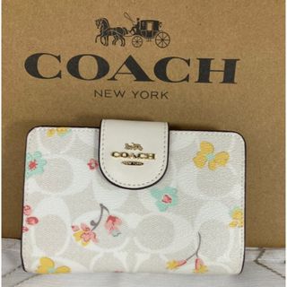 コーチ(COACH)の新品　COACH 二つ折り財布　花柄　フラワー　ホワイト小銭入れ有　(財布)