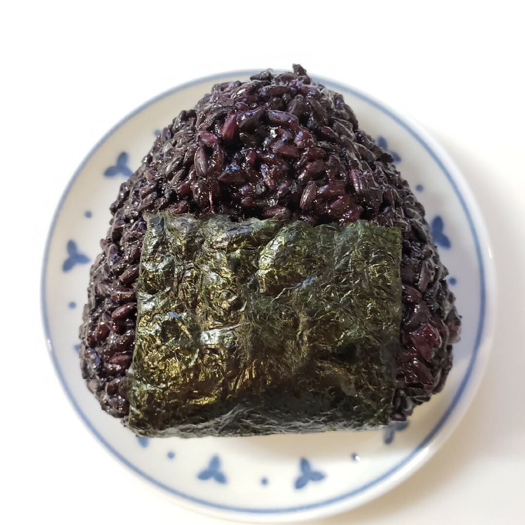 古代米『黒米』朝紫 700g 自家栽培 岩手県産 奥州市産 自家製米 天日干し 食品/飲料/酒の食品(米/穀物)の商品写真