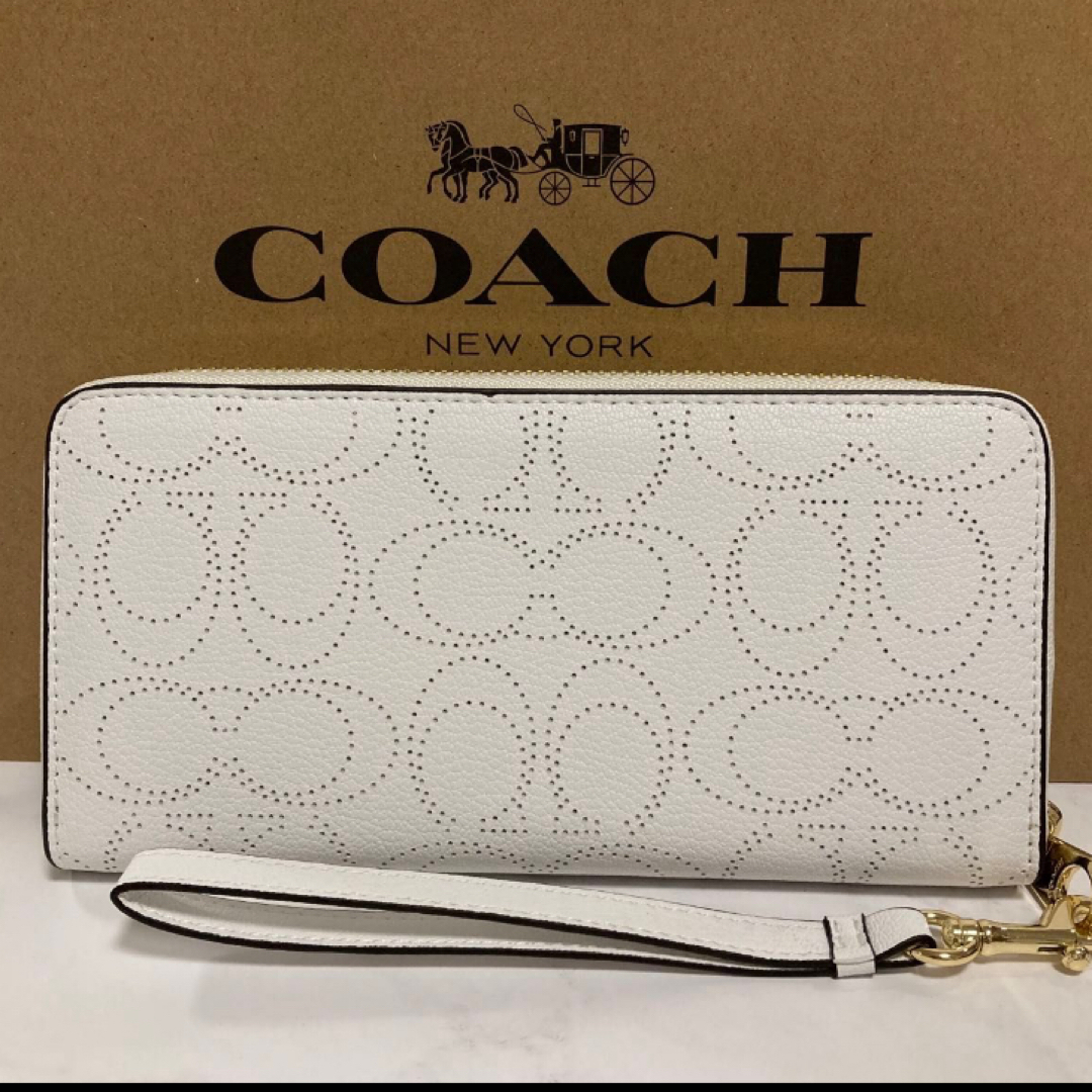 COACH(コーチ)の新品　COACH 長財布　ホワイト　ラウンドファスナー　小銭入れ有 メンズのファッション小物(長財布)の商品写真