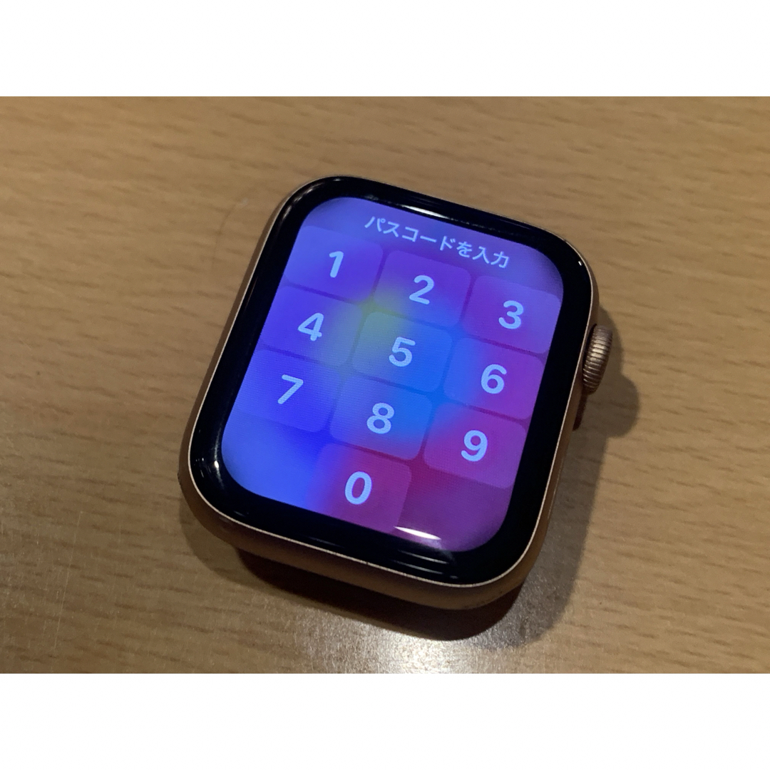 Apple Watch(アップルウォッチ)のApple Watch Series4 GPSモデル ゴールドアルミニウム スマホ/家電/カメラのスマートフォン/携帯電話(その他)の商品写真