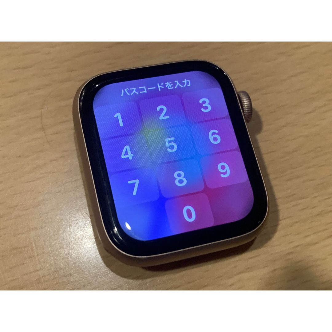 Apple Watch(アップルウォッチ)のApple Watch Series4 GPSモデル ゴールドアルミニウム スマホ/家電/カメラのスマートフォン/携帯電話(その他)の商品写真