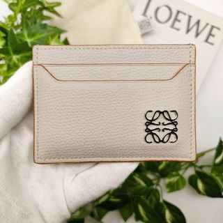 ロエベ(LOEWE)のロエベ　カードケース　プレーンカードホルダー　アナグラム　ベージュ(名刺入れ/定期入れ)