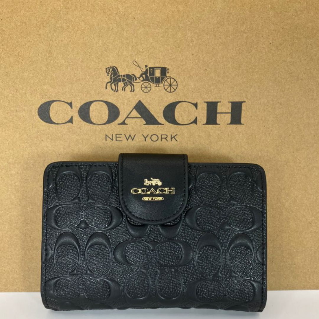 COACH(コーチ)の新品　COACH 二つ折り財布　ブラック　シグネチャー　ワンポイント　小銭入れ有 レディースのファッション小物(財布)の商品写真