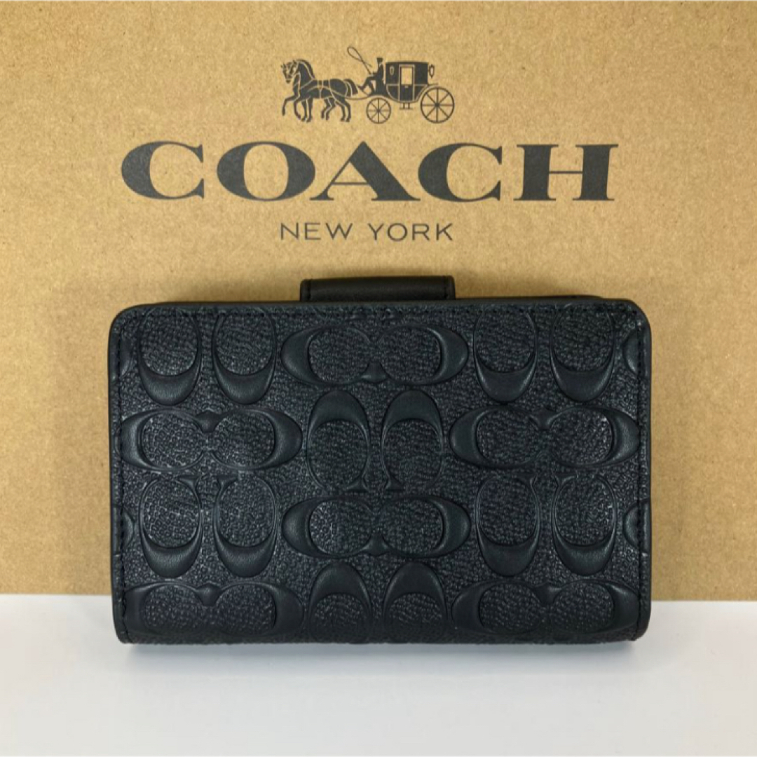 COACH(コーチ)の新品　COACH 二つ折り財布　ブラック　シグネチャー　ワンポイント　小銭入れ有 レディースのファッション小物(財布)の商品写真