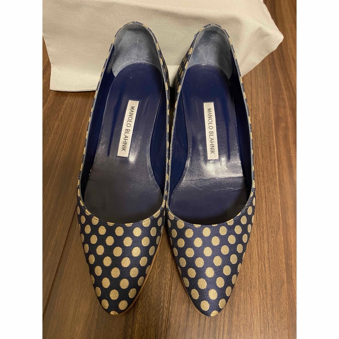 MANOLO BLAHNIK(マノロブラニク)のMANOLOマノロブラニク ドットジャガードパンプス レディースの靴/シューズ(ハイヒール/パンプス)の商品写真