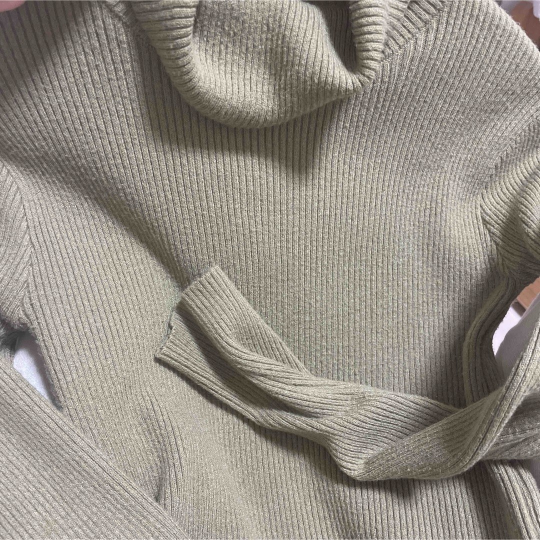 RayCassin(レイカズン)のレイカズン　タートルネックニット　くすみグリーン レディースのトップス(ニット/セーター)の商品写真