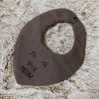 【即納】1点限り ハンドメイド刺繍スタイ " MEOW "(ベビースタイ/よだれかけ)