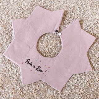 現品限り‼️ハンドメイド刺繍スタイ【 Peek a Boo !】(ベビースタイ/よだれかけ)