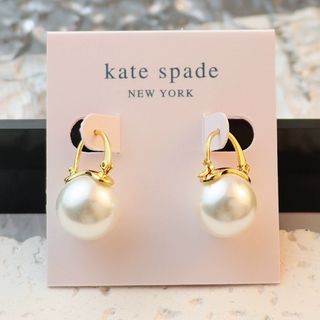 ケイトスペードニューヨーク(kate spade new york)の【新品♠️本物】ケイトスペード 一粒パールドロップピアス(ピアス)