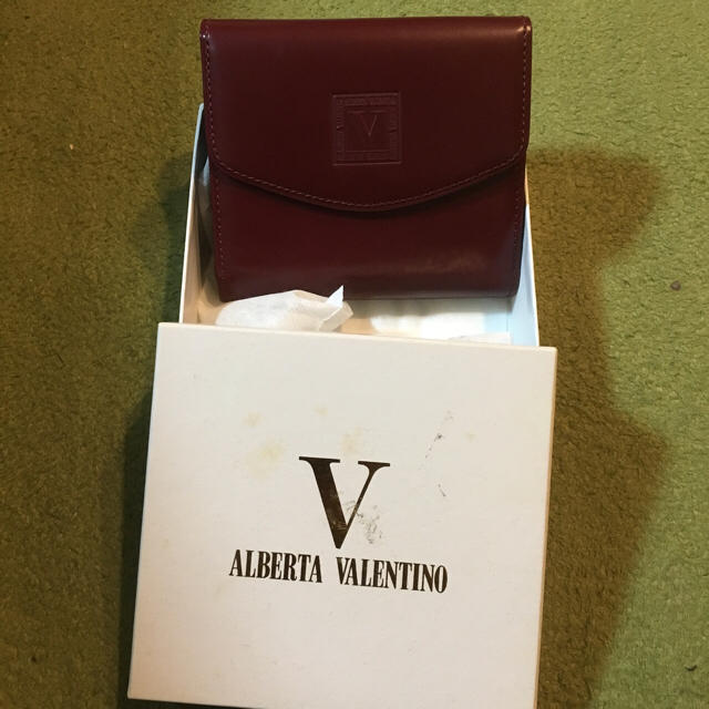 VALENTINO(ヴァレンティノ)の未使用 alberta valentino 二つ折り財布‼️ レディースのファッション小物(財布)の商品写真