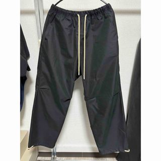 フィアオブゴッド(FEAR OF GOD)のessentials relaxed trouser jet black xxs(その他)