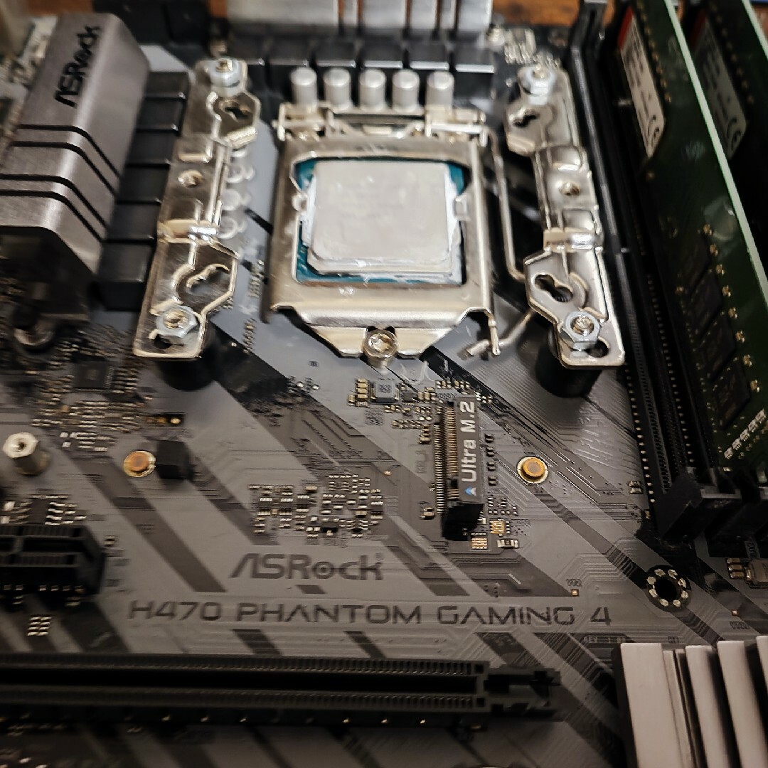 Intel Corei7-10700+マザボ+メモリー+CPUクーラーのセット 暗み Intel Corei7-10700+マザボ+メモリー+CPUクーラーのセット 暗み
