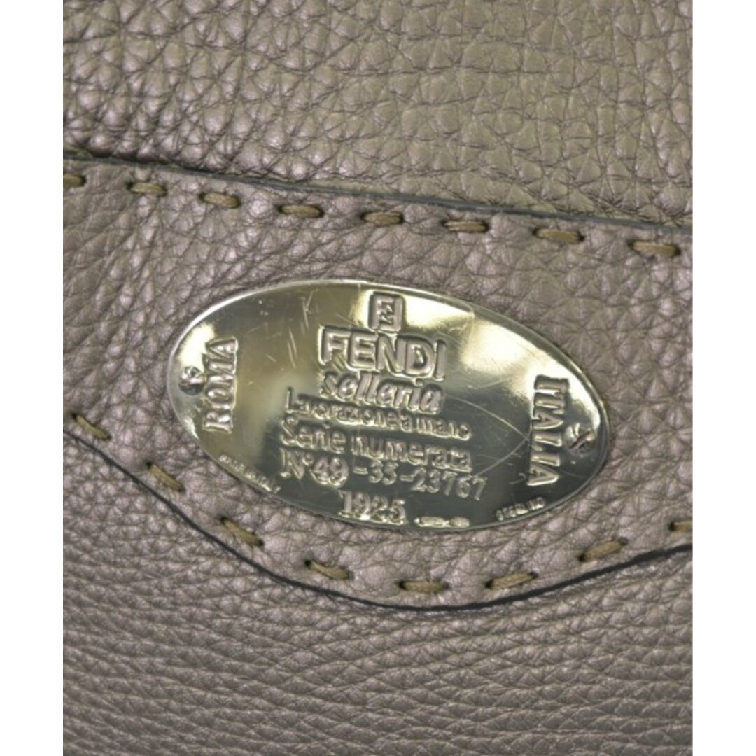 FENDI(フェンディ)のFENDI フェンディ ショルダーバッグ - グレー 【古着】【中古】 レディースのバッグ(ショルダーバッグ)の商品写真