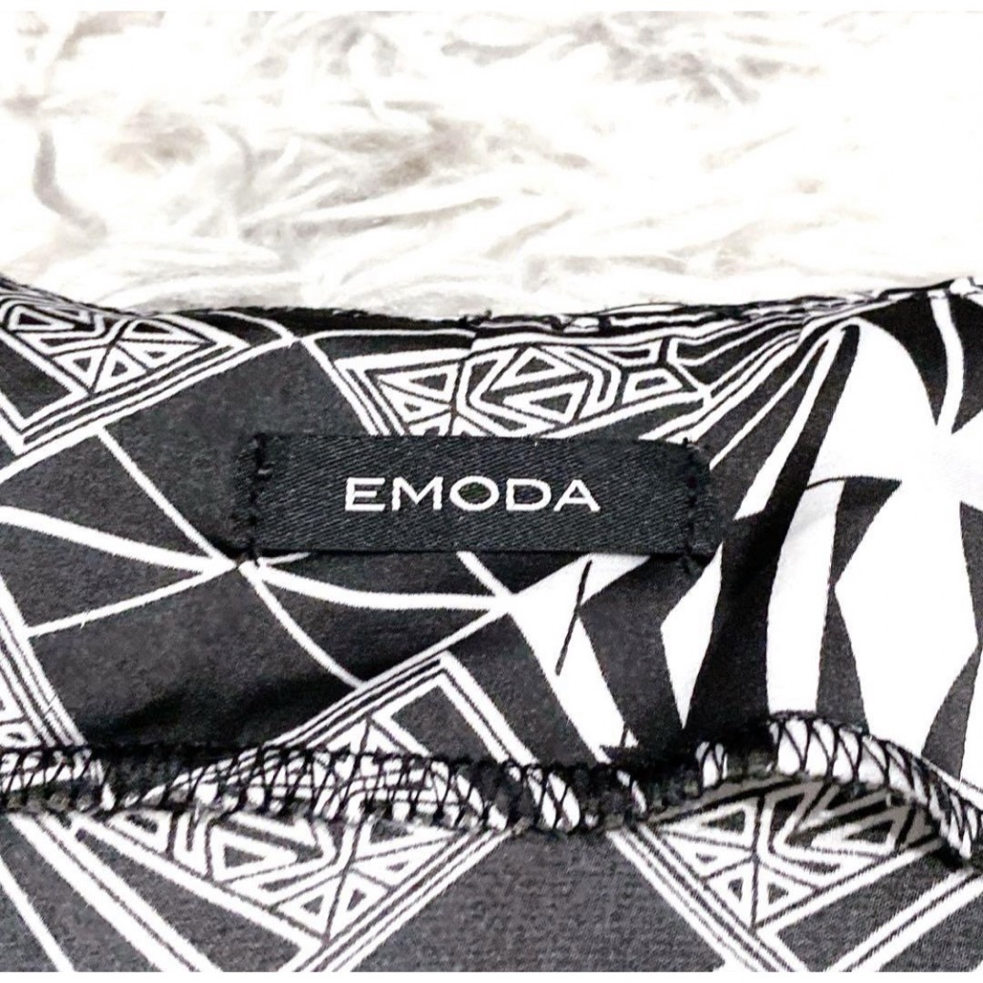 EMODA(エモダ)の【美品】☆エモダ☆EMODA☆ノースリーブ☆トップス☆黒☆総柄☆S☆ レディースのトップス(シャツ/ブラウス(半袖/袖なし))の商品写真