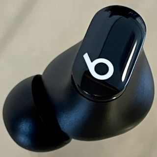 ビーツバイドクタードレ(Beats by Dr Dre)の国内正規品★美品★Beats Studio Buds ブラック左耳のみ／B255(ヘッドフォン/イヤフォン)