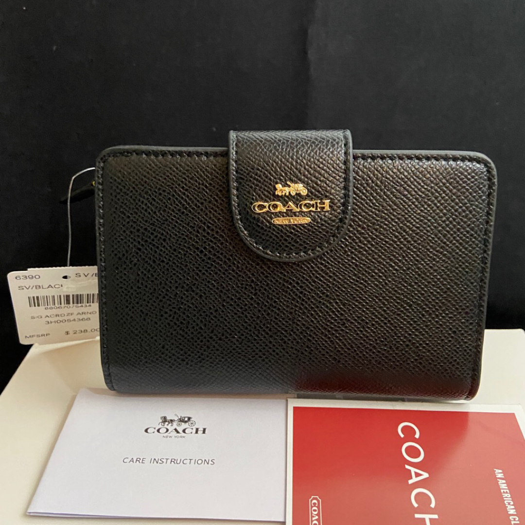 COACH(コーチ)のギフト⭕️ コーチ 人気のクロスグレインレザー　二つ折り財布 レディースのファッション小物(財布)の商品写真