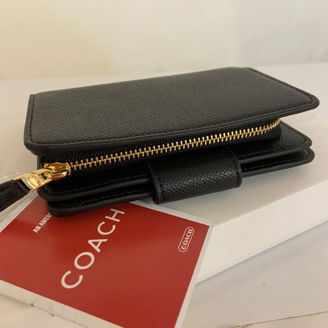 COACH(コーチ)のギフト⭕️ コーチ 人気のクロスグレインレザー　二つ折り財布 レディースのファッション小物(財布)の商品写真