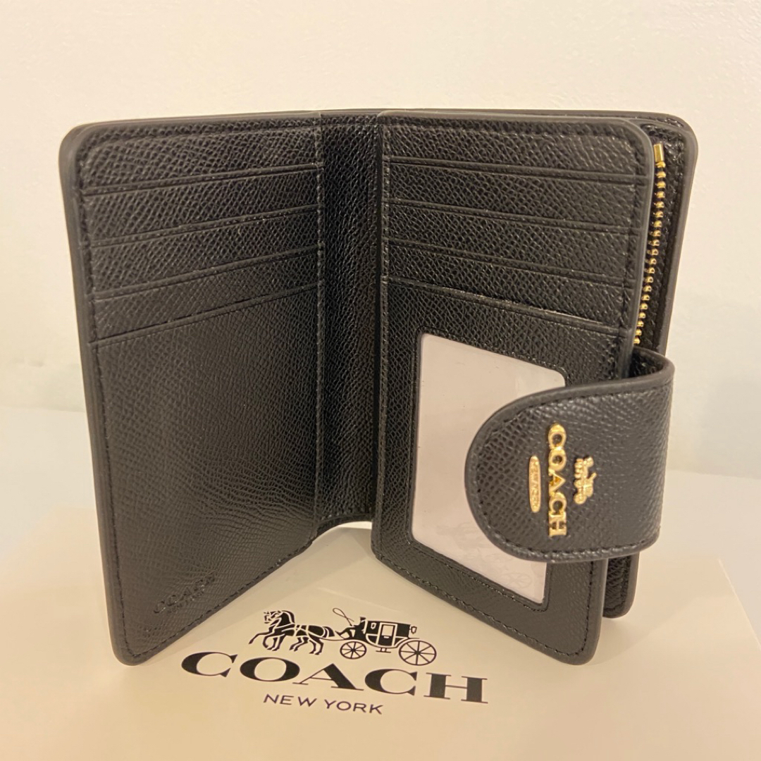 COACH(コーチ)のギフト⭕️ コーチ 人気のクロスグレインレザー　二つ折り財布 レディースのファッション小物(財布)の商品写真