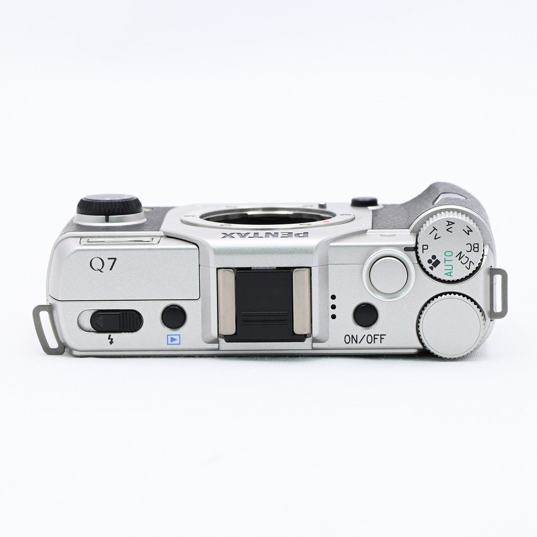 PENTAX(ペンタックス)のPENTAX Q7 ボディ シルバー スマホ/家電/カメラのカメラ(ミラーレス一眼)の商品写真