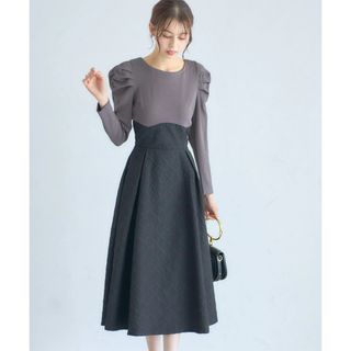 トッコクローゼット(TOCCO closet)の後ろリボン付きパワーショルダーエンボスドッキングワンピース(ロングワンピース/マキシワンピース)