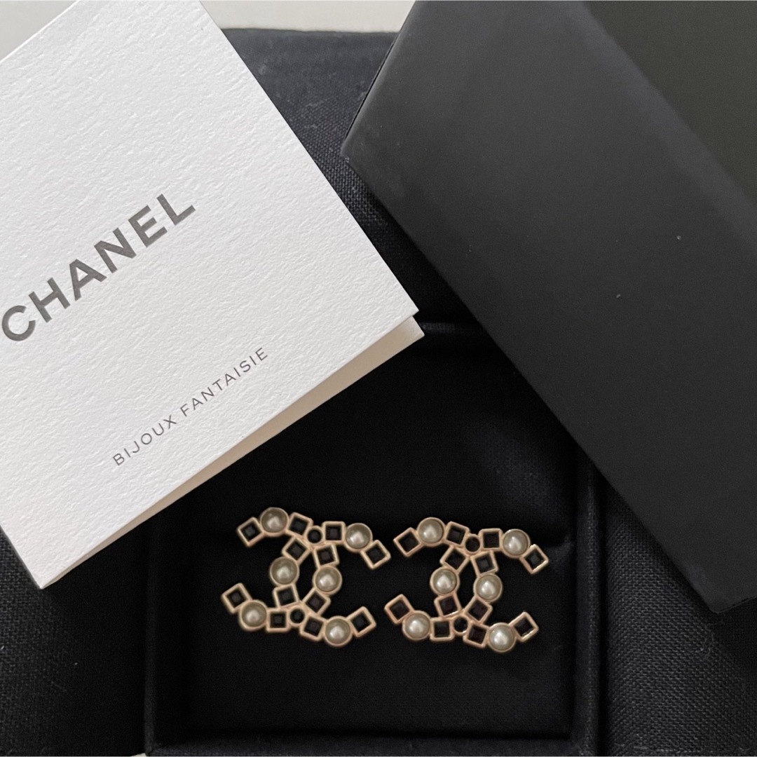 CHANEL - CHANEL 稀少 パール ブラック ストーン ピアス CHANEL - CHANEL 稀少 パール ブラック ストーン ピアス