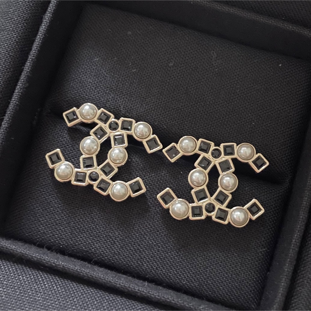 CHANEL - CHANEL 稀少 パール ブラック ストーン ピアス CHANEL - CHANEL 稀少 パール ブラック ストーン ピアス