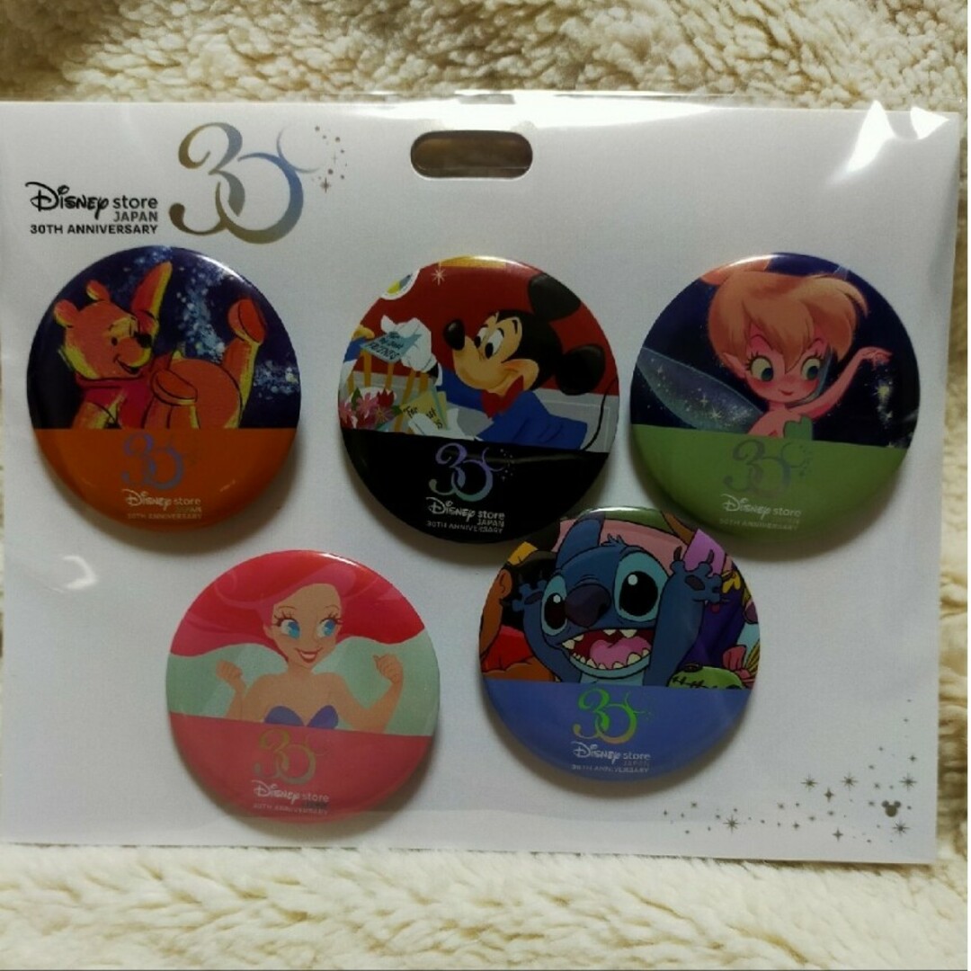 Disneyストア　30周年記念　缶バッチ エンタメ/ホビーのアニメグッズ(バッジ/ピンバッジ)の商品写真