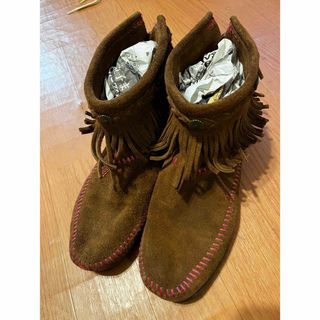 ミネトンカ(Minnetonka)のミネトンカ　アトモス　コラボ　HI TOP BACK ZIP BOOT(スリッポン/モカシン)