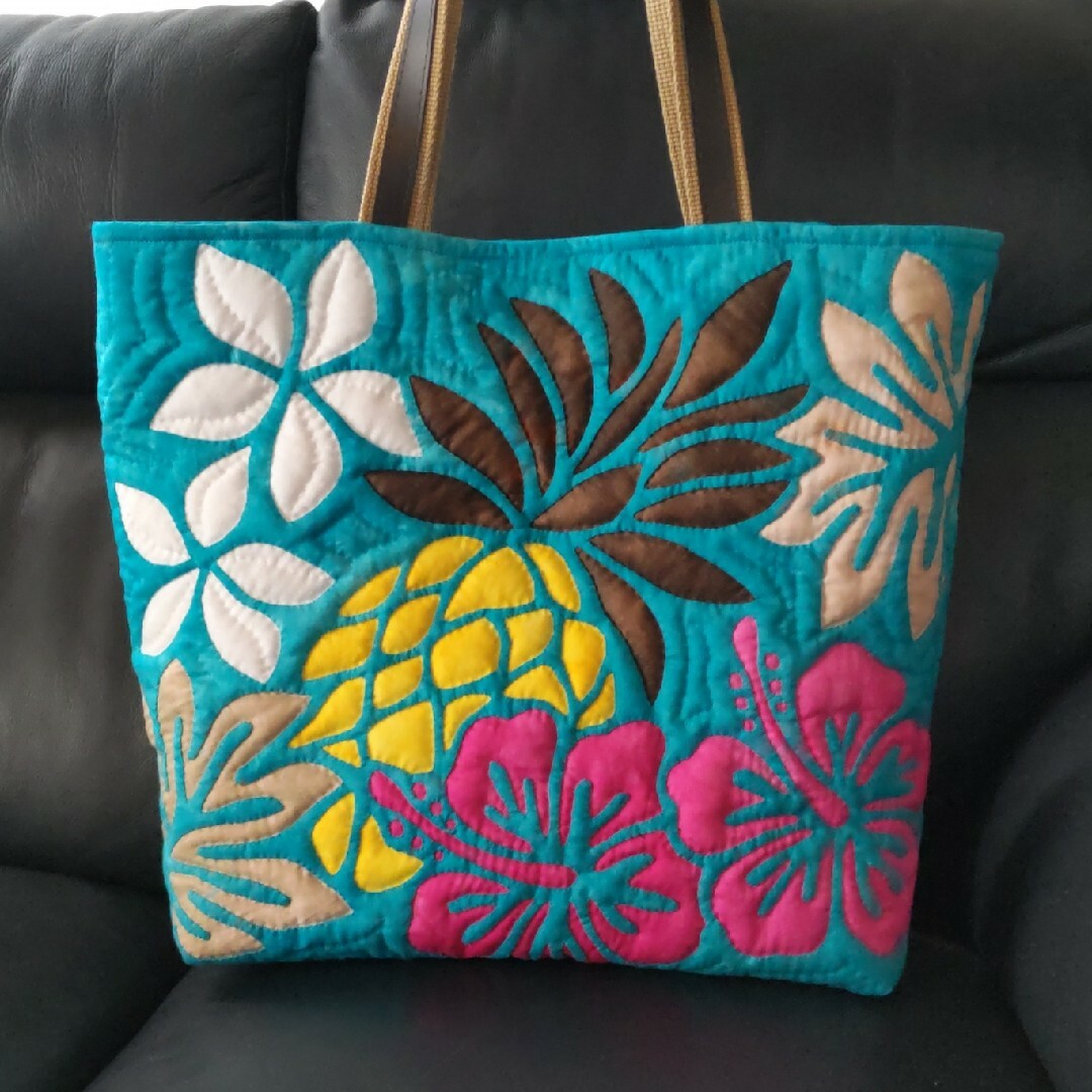 ユリのハワイアンキルトバッグ ハンドメイド - メルカリ