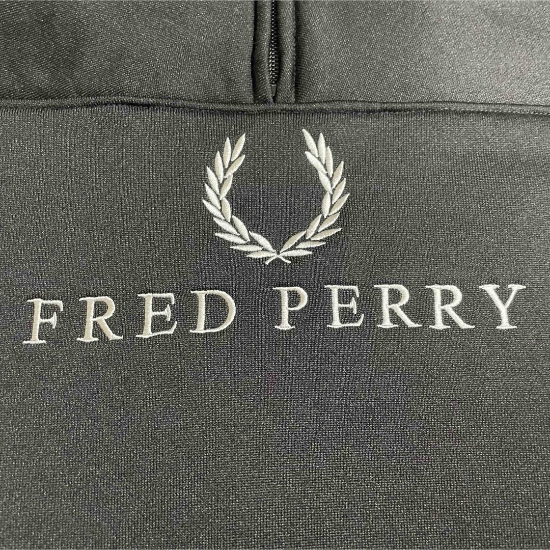 FRED PERRY(フレッドペリー)の【超希少】フレッドペリー　ハーフジッププルオーバー　デカロゴ刺繍　月桂樹　黒　M メンズのトップス(スウェット)の商品写真