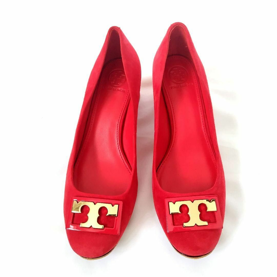 Tory Burch(トリーバーチ)の美品❤箱付き☆TORY BURCH【トリーバーチ】エンブレム スエード パンプス レディースの靴/シューズ(ハイヒール/パンプス)の商品写真